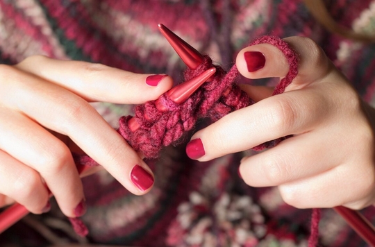 hands knitting